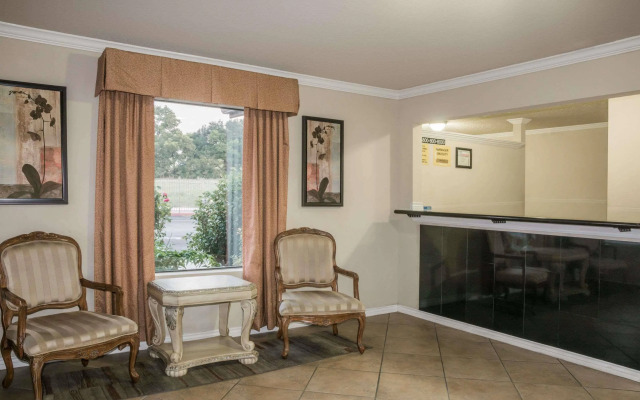 Hill Country Inn & Suites