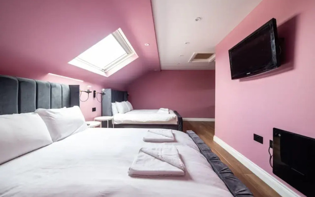 Hollywood Suite Sasco Apartments