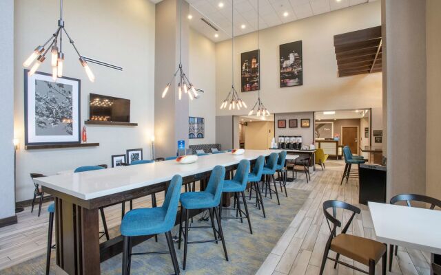 Hampton Inn & Suites Cincinnati / Kenwood