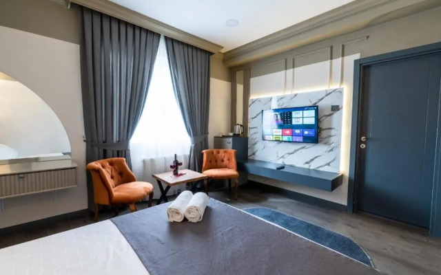 Arena Luxury Hotel Suites