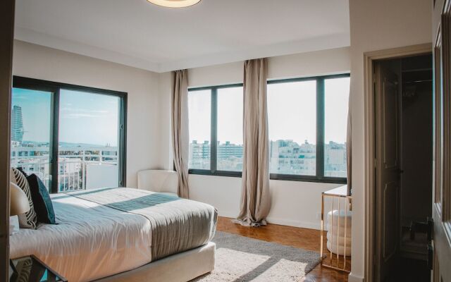 Phaedrus Living: City Center Sky Penthouse