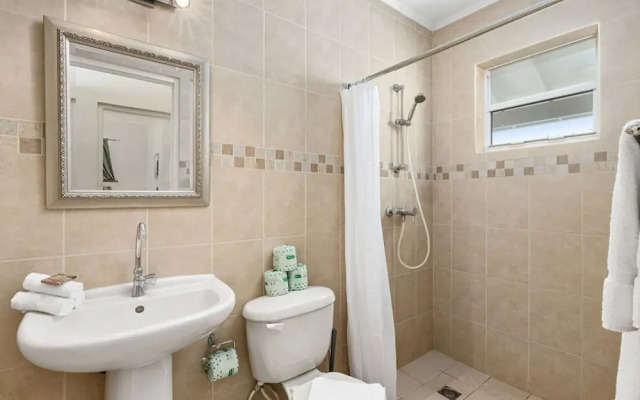 Cozy 3br2ba Great Location w Private Pool Patio
