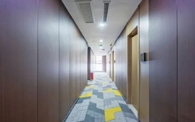 IU Hotel (Shijiazhuang Beiguo Yizhuang Canal Bridge Station/Tiedao University Subway Station) – Hotel Rooms – Shijiazhuang