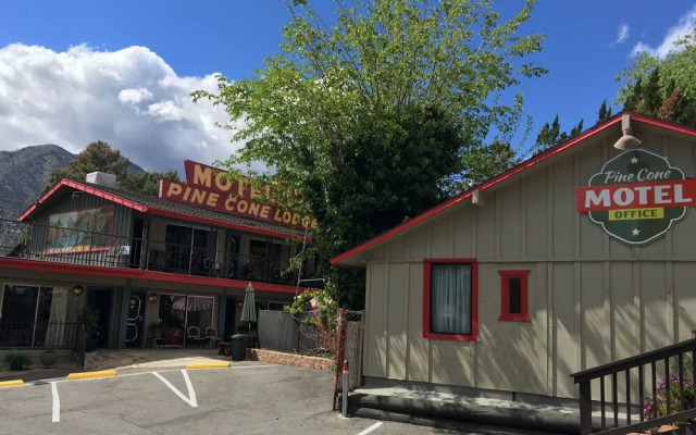 Piazza's Pine Cone Inn