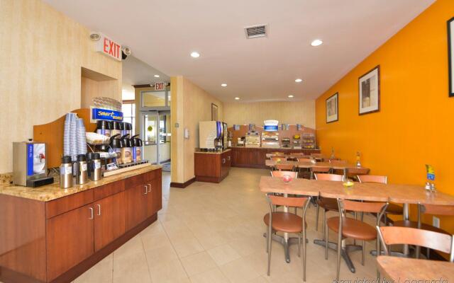Holiday Inn Express Laguardia Airport by IHG