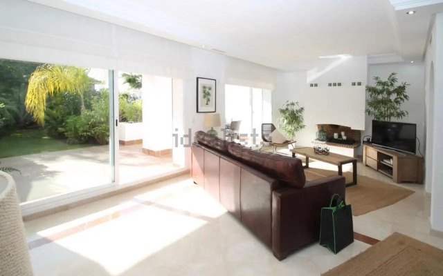 South faced 4 bdrm townhouse with pool in Marbella