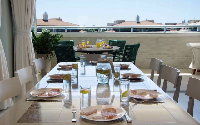 Penthouse Apartment with Hot Tub near Beach