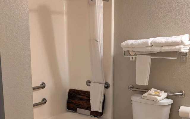 Days Inn & Suites by Wyndham Castle Rock