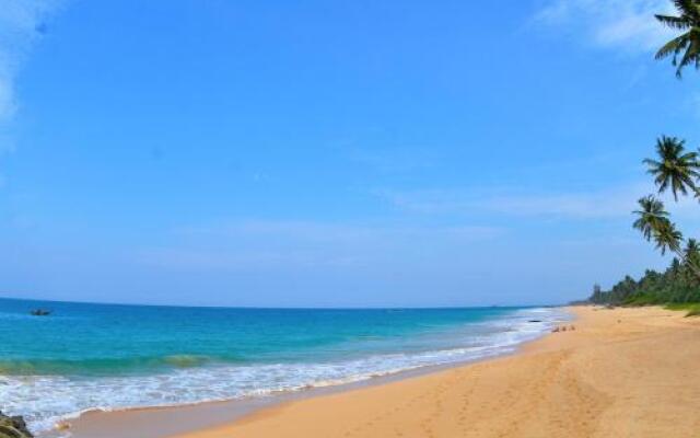 Rainbow Beach Hotel