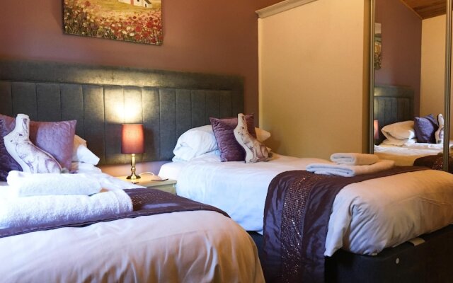 Silver Birch Lodge With Hot Tub Near Cupar, Fife