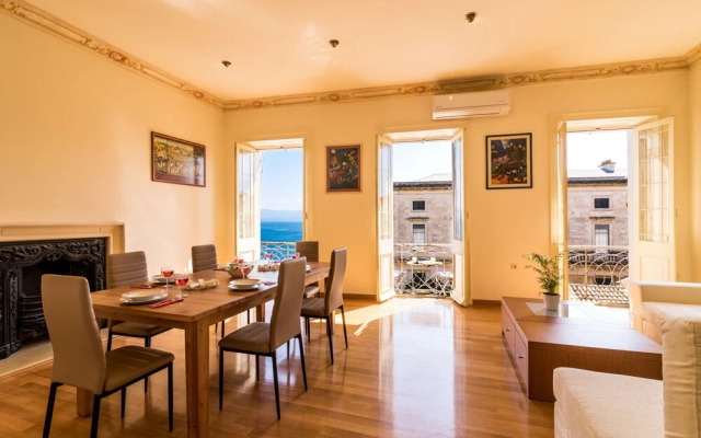 Luxury Seaview Apartment in the Heart of Old Town