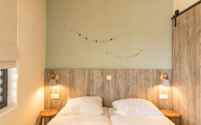 Comfy Lodge with 2 Bathrooms near Beach