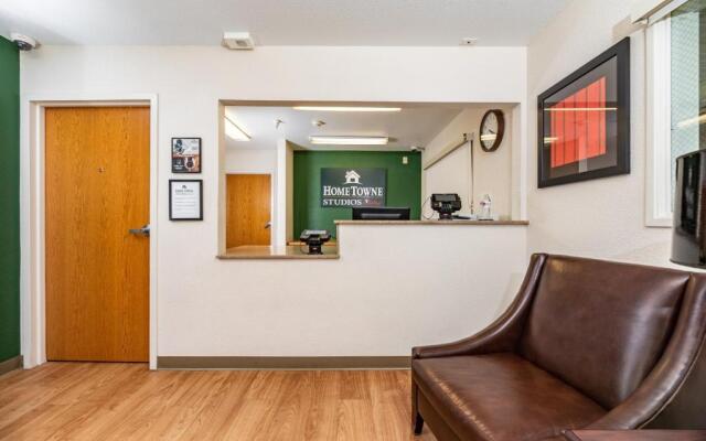 HomeTowne Studios by Red Roof Fresno - West