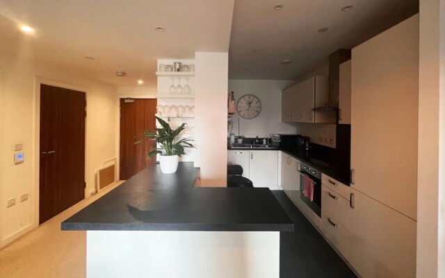 Central 1 Bedroom Apartment in Aldgate East in Zone 1