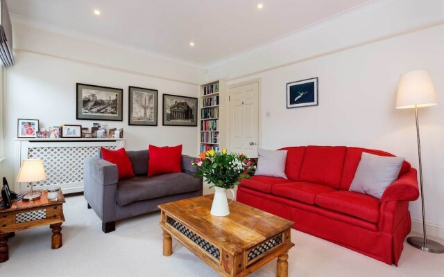 Peaceful by Fulham Palace