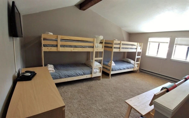 Claim_jumper_townhouse_15