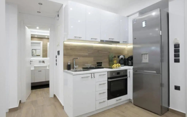 (B) Koukaki, A modern, newly refurbished Studio 4ppl