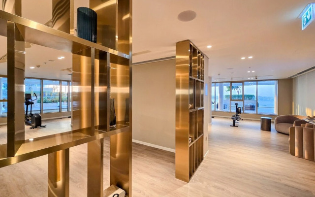 Easygo-luxury Beachfront 1bdr Grand Bleu