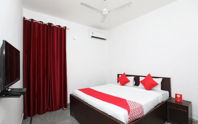 OYO 36700 Moonlight Residency