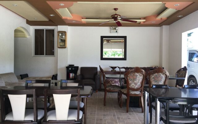 OYO 684 Cecilia's  Inn