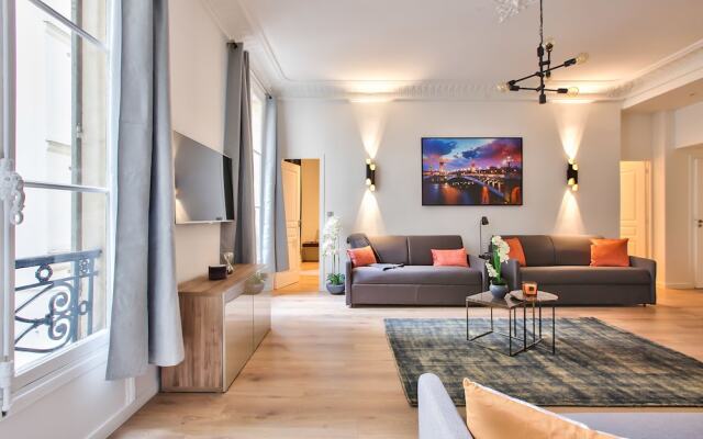 63-Luxury Flat Champs-Elysees (1c)