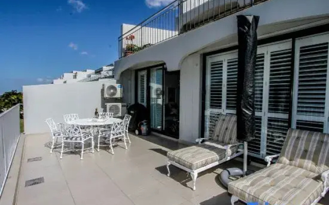 Elegant 2BR Oceanview Apartment Umhlanga | Pool & Beach