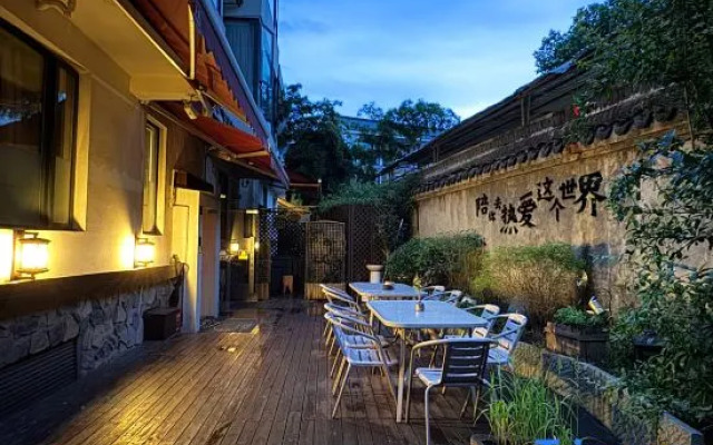 Hangzhou Xihu Qijian Jinyue Homestay (Zhejiang University Yuquan Campus)