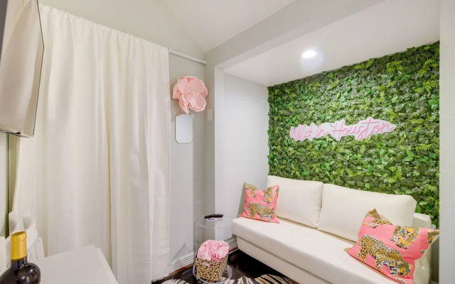 Houston Vacation Rental ~ 1 Mi to Downtown!