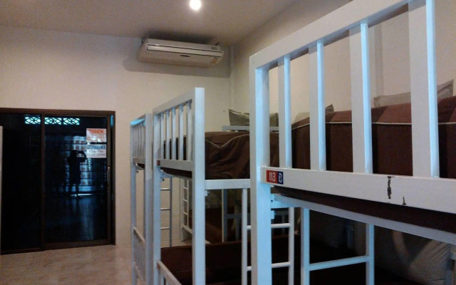Relax Corner Inn - Hostel