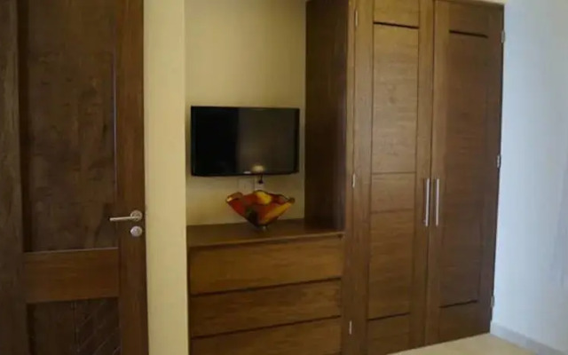 Luxury Condo V177 Romantic Zone