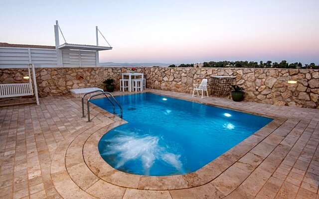 Nofesh Ba Alon 10