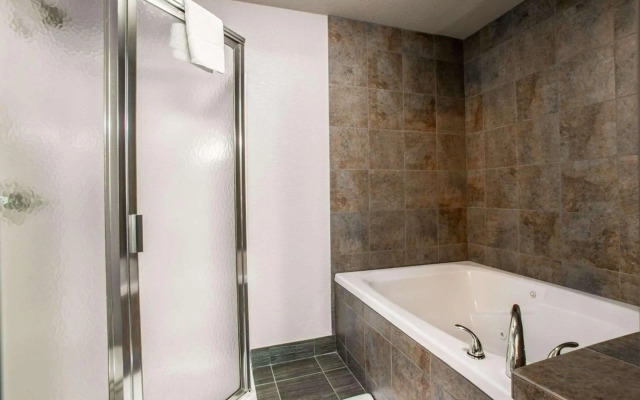 Comfort Suites Nashville Airport - BNA