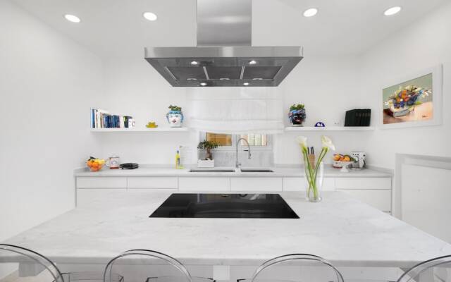 Luxury home with sea-view