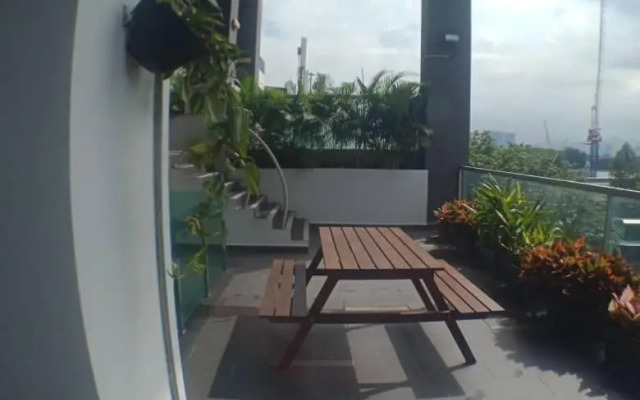 VUE RESIDENCES SERVICE SUITE -2 2rooms for 6 pax