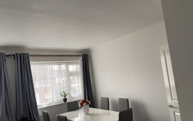 Gorgeous 2-bed Apt in Leafy Richmond!