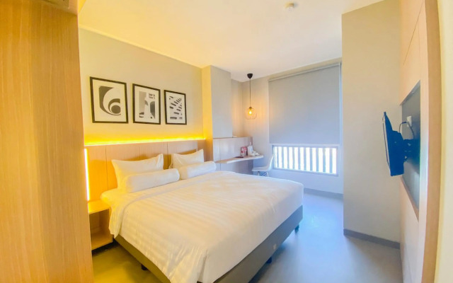 Front One King Hotel Tuban