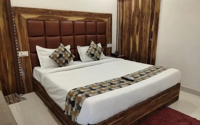 OYO 22115 Hotel D Plaza