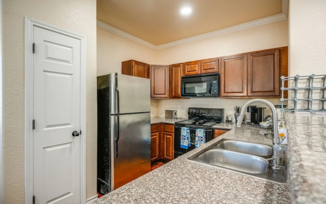 San Antonio Townhome ~ 2 Mi to Aquarium!