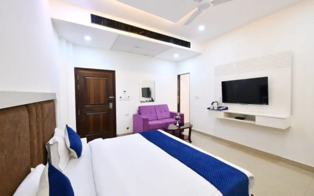 Click Hotel Narayana