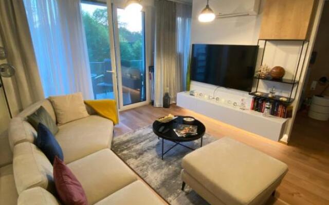 Premium Lelle Waterfront Resort Bonnie