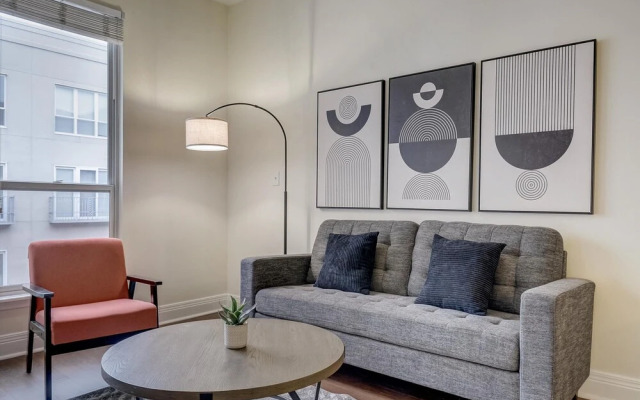 FRONTDESK The Maxwell Apts Downtown Indianapolis