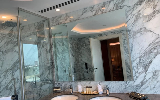 Grand Swiss-Belhotel Waterfront Seef