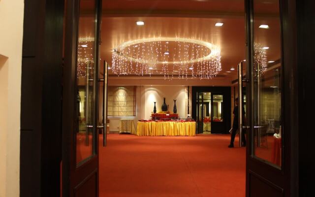 OYO 2617 Hotel Samrat Heavens