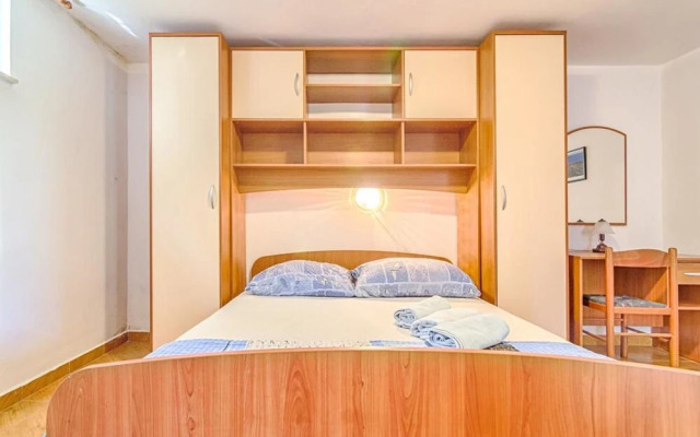 Comfort Pool Apartments