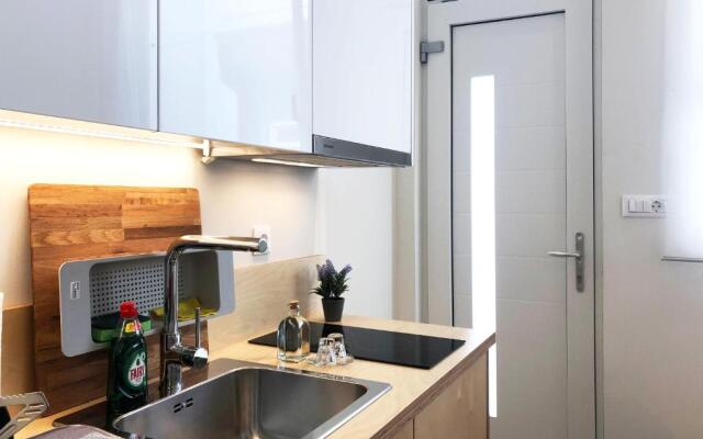 Sunny micro-loft apartment with outdoor lounge