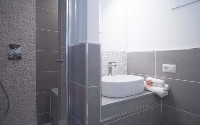 Spacious Villa with 4 rooms, pool, solarium & garden