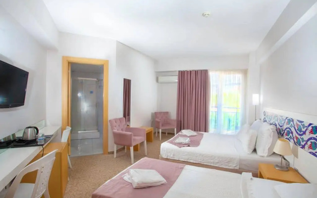 Larina Ninova Thermal Spa & Hotel
