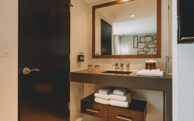 Iberostar Waves Berkeley Shore