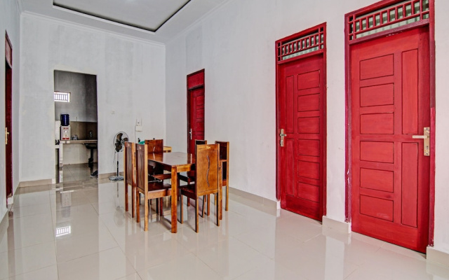 Hotel O Wisma Cendana Syariah Near PASAR FLAMBOYAN