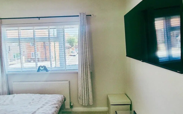 Cosy 2BR House on Quiet Street